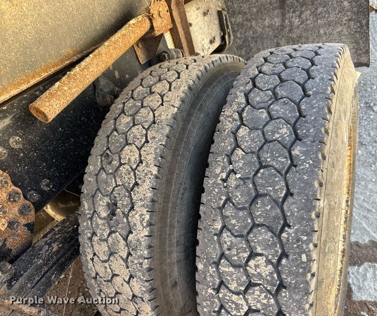 image for item DY0397 2014 Western Star 4700SB dump truck