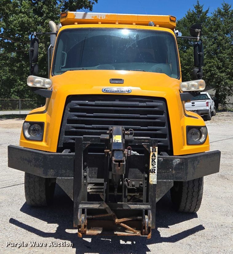 image for item DY0398 2014 Freightliner 114SD dump truck