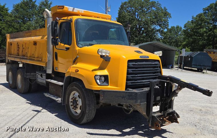 image for item DY0398 2014 Freightliner 114SD dump truck