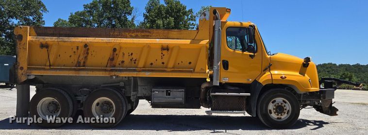 image for item DY0398 2014 Freightliner 114SD dump truck