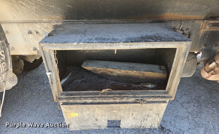 image for item DY0398 2014 Freightliner 114SD dump truck