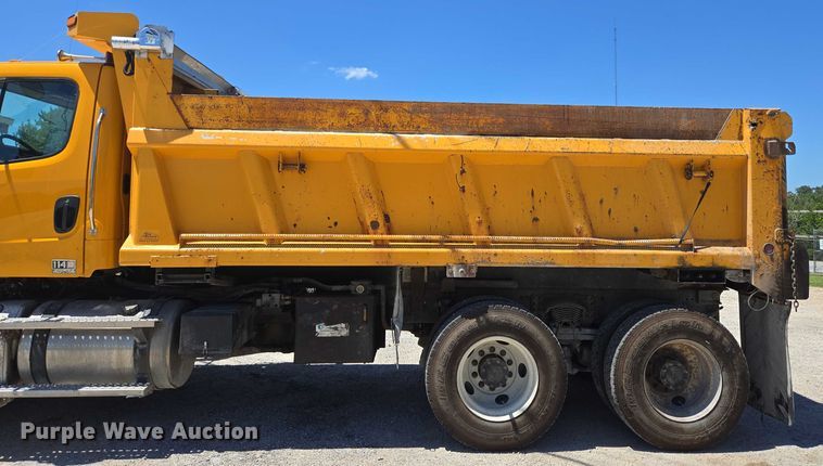 image for item DY0398 2014 Freightliner 114SD dump truck