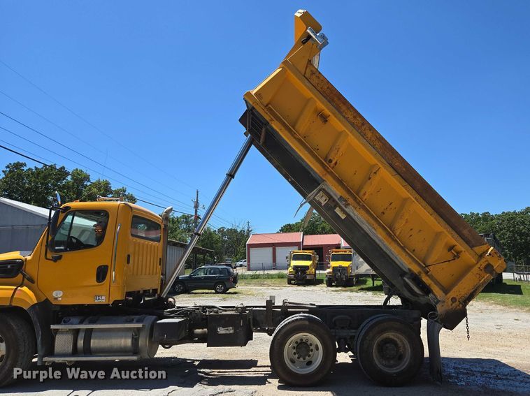 image for item DY0398 2014 Freightliner 114SD dump truck