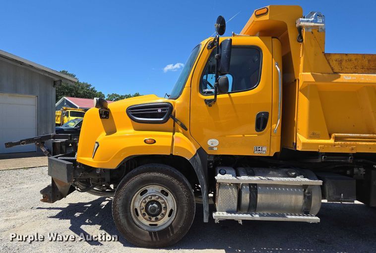 image for item DY0398 2014 Freightliner 114SD dump truck