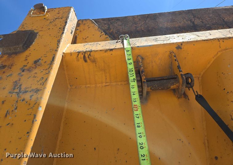 image for item DY0398 2014 Freightliner 114SD dump truck