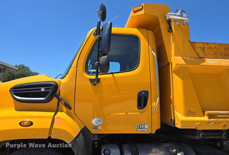 image for item DY0398 2014 Freightliner 114SD dump truck