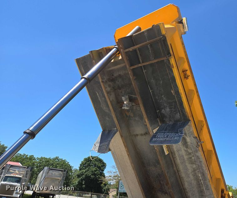 image for item DY0398 2014 Freightliner 114SD dump truck