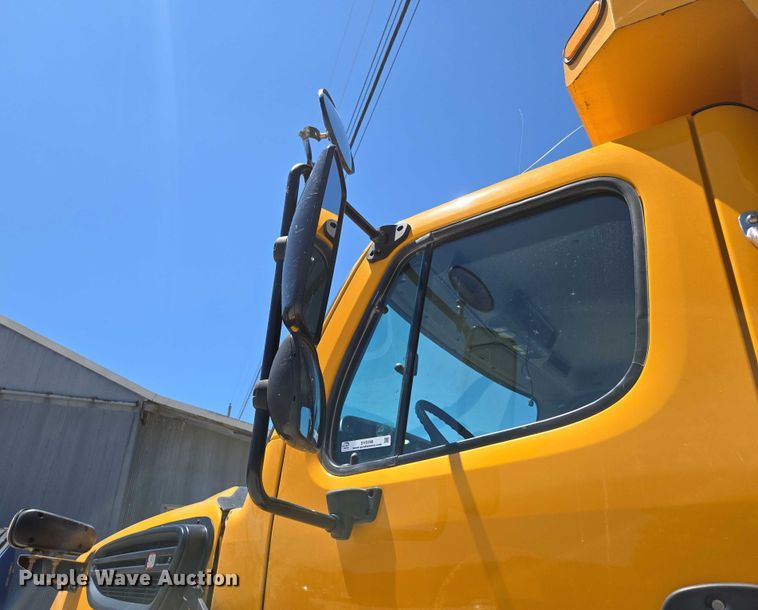 image for item DY0398 2014 Freightliner 114SD dump truck