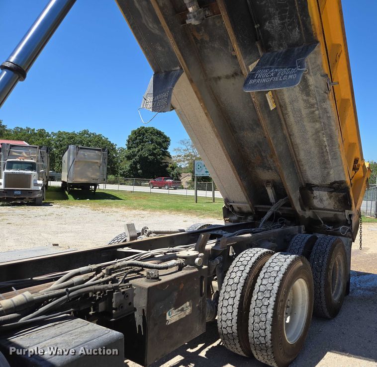 image for item DY0398 2014 Freightliner 114SD dump truck