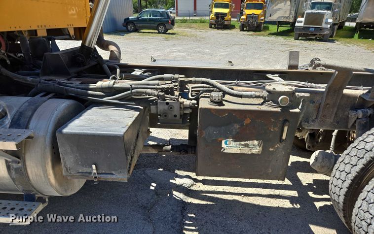 image for item DY0398 2014 Freightliner 114SD dump truck