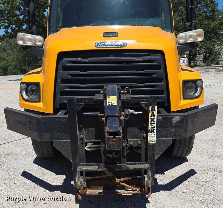 image for item DY0398 2014 Freightliner 114SD dump truck