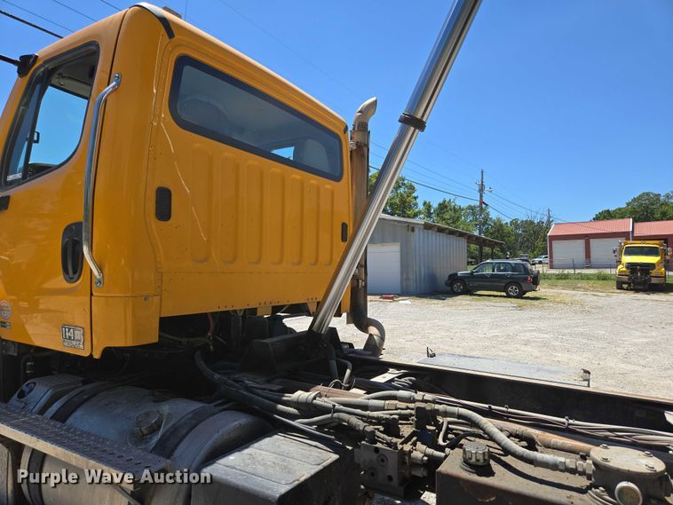image for item DY0398 2014 Freightliner 114SD dump truck