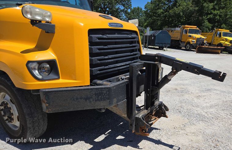 image for item DY0398 2014 Freightliner 114SD dump truck