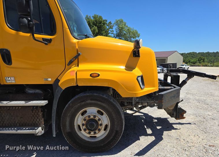 image for item DY0398 2014 Freightliner 114SD dump truck