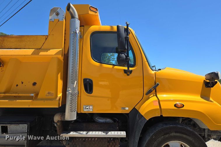 image for item DY0398 2014 Freightliner 114SD dump truck