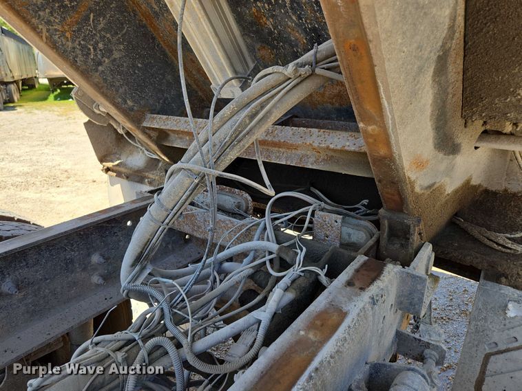 image for item DY0398 2014 Freightliner 114SD dump truck