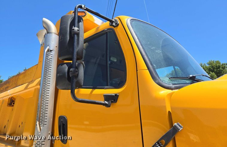 image for item DY0398 2014 Freightliner 114SD dump truck