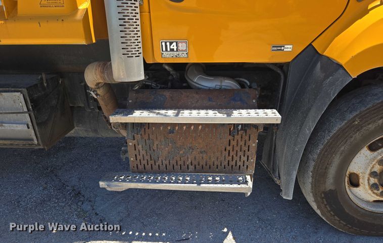 image for item DY0398 2014 Freightliner 114SD dump truck