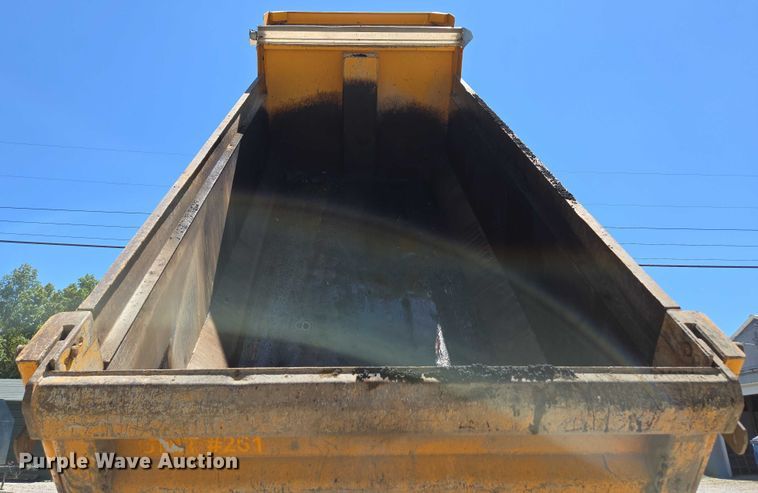 image for item DY0398 2014 Freightliner 114SD dump truck