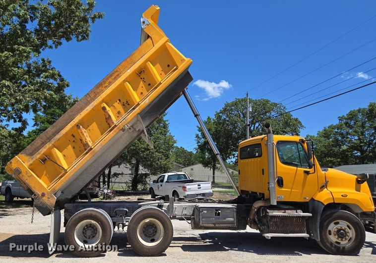 image for item DY0398 2014 Freightliner 114SD dump truck