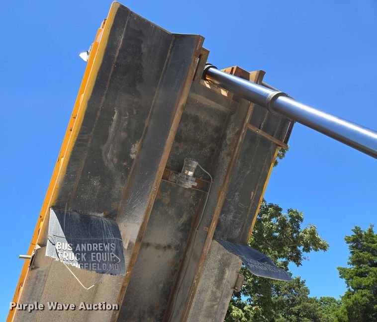 image for item DY0398 2014 Freightliner 114SD dump truck