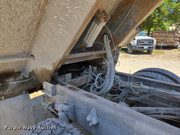 image for item DY0398 2014 Freightliner 114SD dump truck