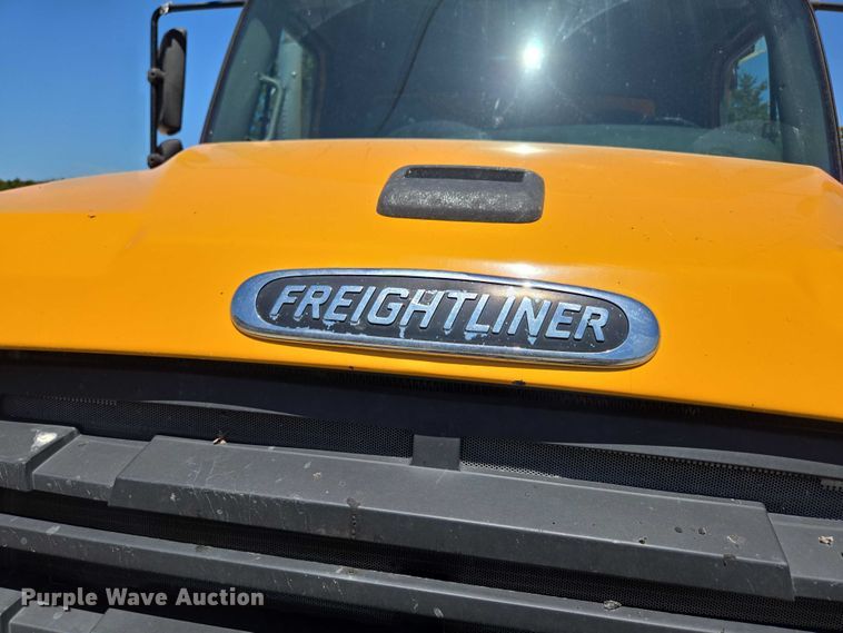 image for item DY0398 2014 Freightliner 114SD dump truck