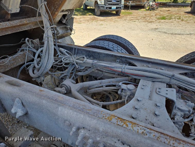 image for item DY0398 2014 Freightliner 114SD dump truck