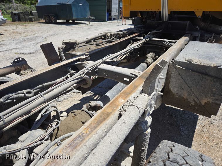 image for item DY0398 2014 Freightliner 114SD dump truck