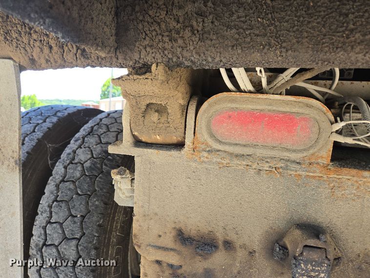 image for item DY0398 2014 Freightliner 114SD dump truck