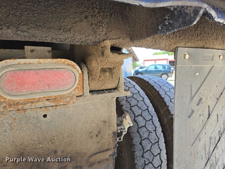 image for item DY0398 2014 Freightliner 114SD dump truck