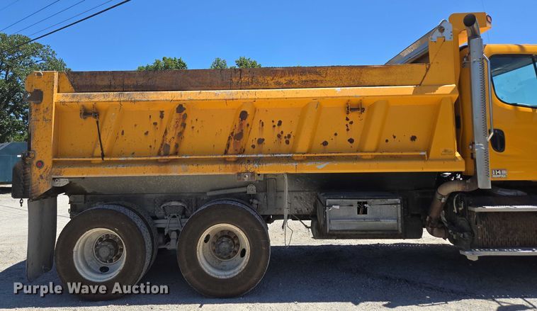 image for item DY0398 2014 Freightliner 114SD dump truck