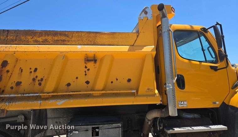 image for item DY0398 2014 Freightliner 114SD dump truck