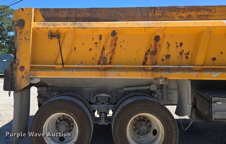 image for item DY0398 2014 Freightliner 114SD dump truck