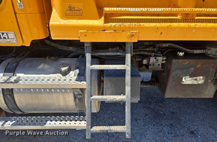 image for item DY0398 2014 Freightliner 114SD dump truck