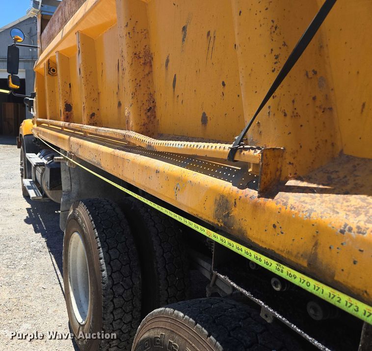 image for item DY0398 2014 Freightliner 114SD dump truck