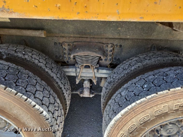 image for item DY0398 2014 Freightliner 114SD dump truck