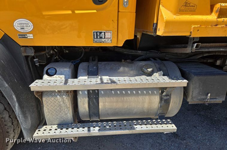 image for item DY0398 2014 Freightliner 114SD dump truck