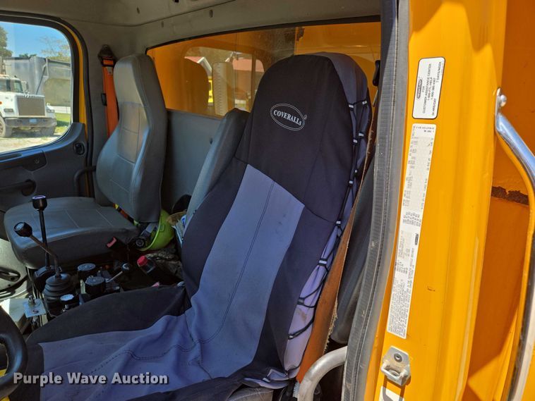 image for item DY0398 2014 Freightliner 114SD dump truck