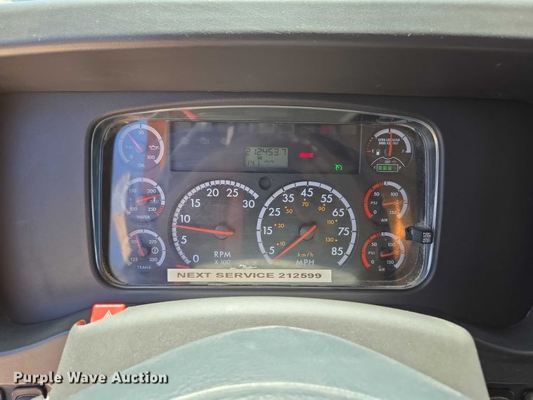 image for item DY0398 2014 Freightliner 114SD dump truck