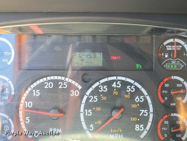 image for item DY0398 2014 Freightliner 114SD dump truck