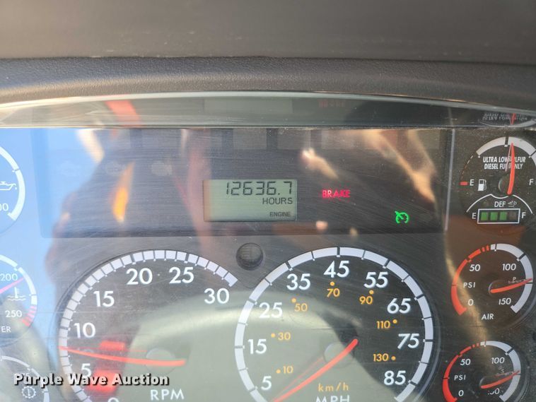 image for item DY0398 2014 Freightliner 114SD dump truck