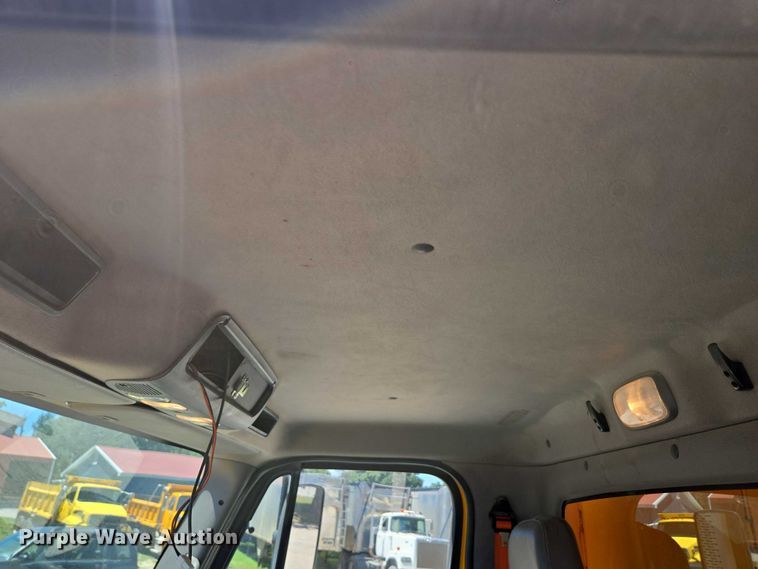 image for item DY0398 2014 Freightliner 114SD dump truck