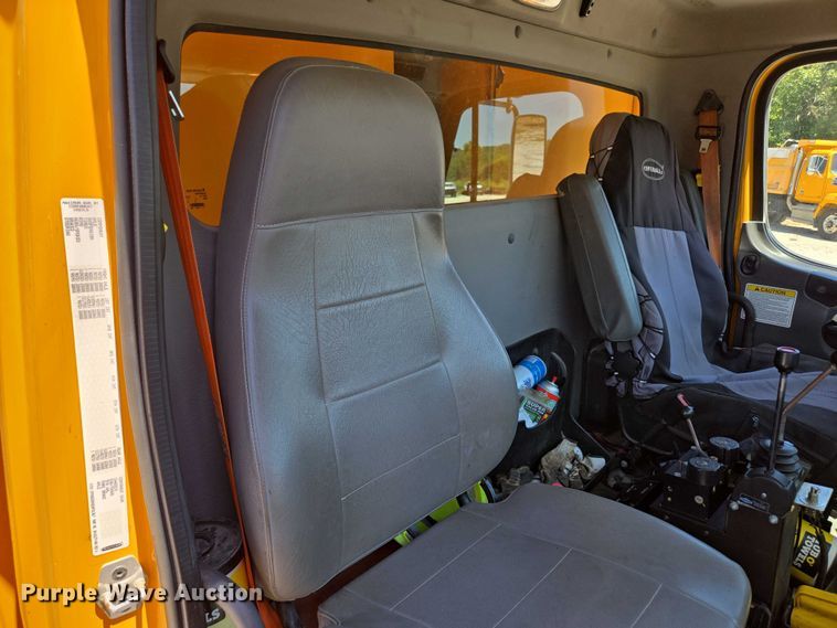 image for item DY0398 2014 Freightliner 114SD dump truck