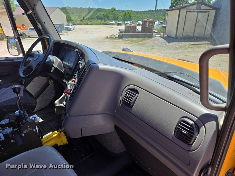 image for item DY0398 2014 Freightliner 114SD dump truck