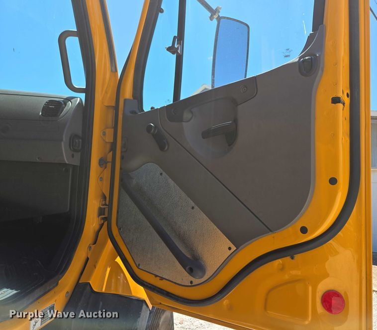 image for item DY0398 2014 Freightliner 114SD dump truck