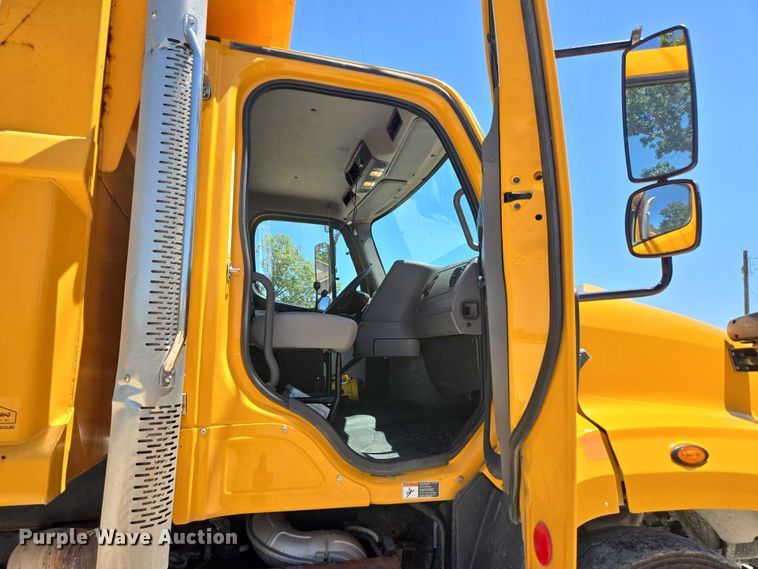 image for item DY0398 2014 Freightliner 114SD dump truck