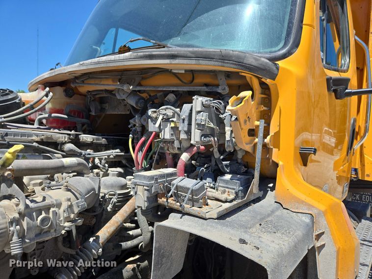 image for item DY0398 2014 Freightliner 114SD dump truck