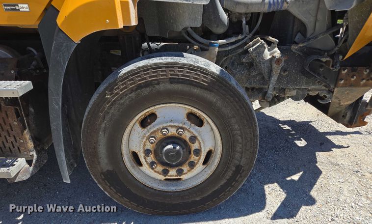 image for item DY0398 2014 Freightliner 114SD dump truck