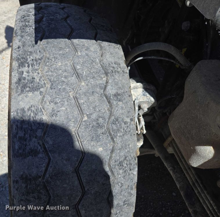 image for item DY0398 2014 Freightliner 114SD dump truck